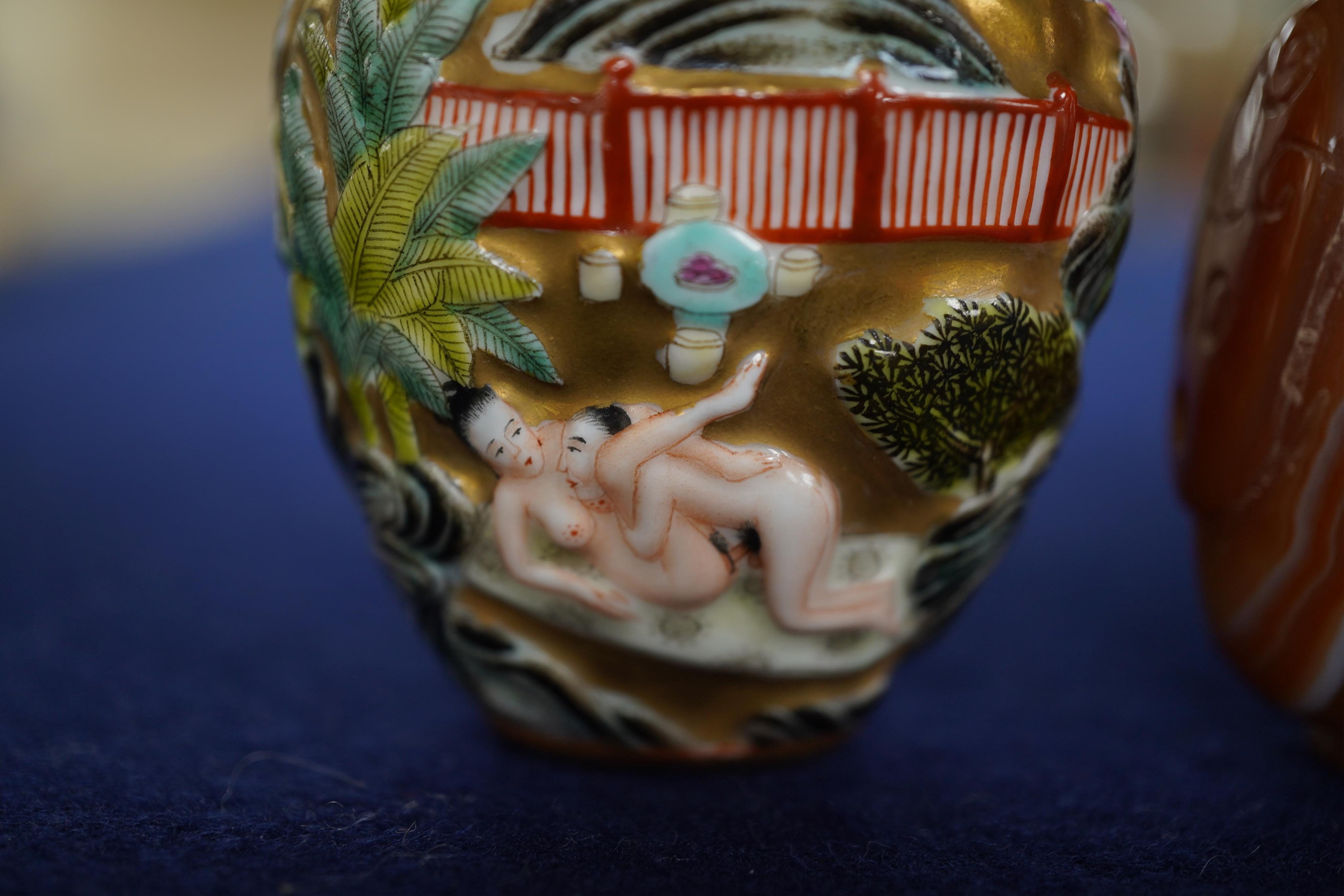 A Chinese erotic subject snuff bottle, a famille rose snuff bottle and a chalcedony snuff bottle (3), tallest 8cm